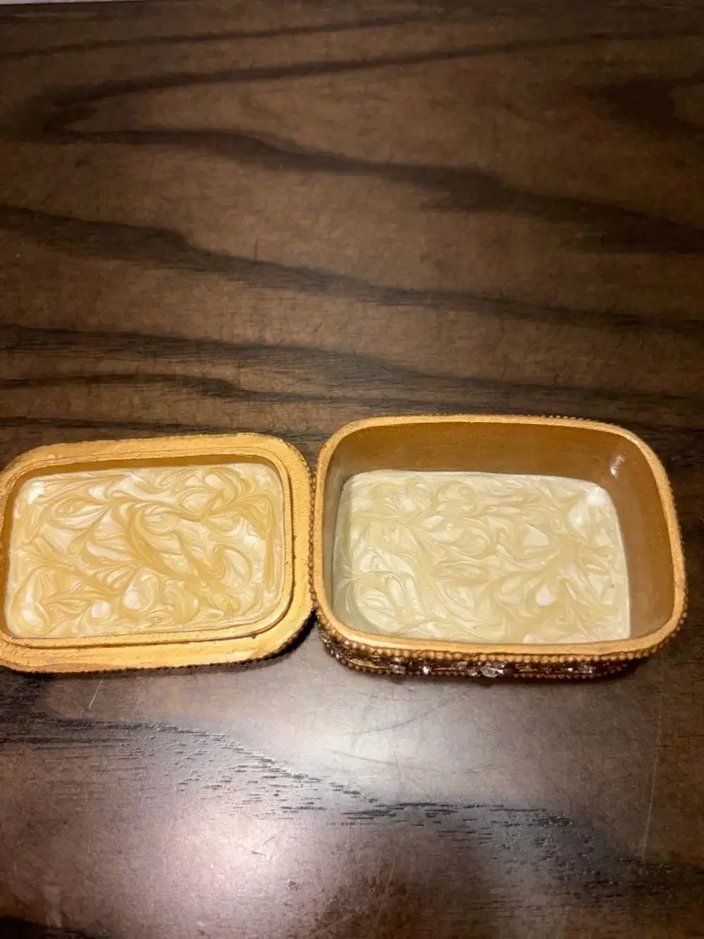 Unbranded gold tone